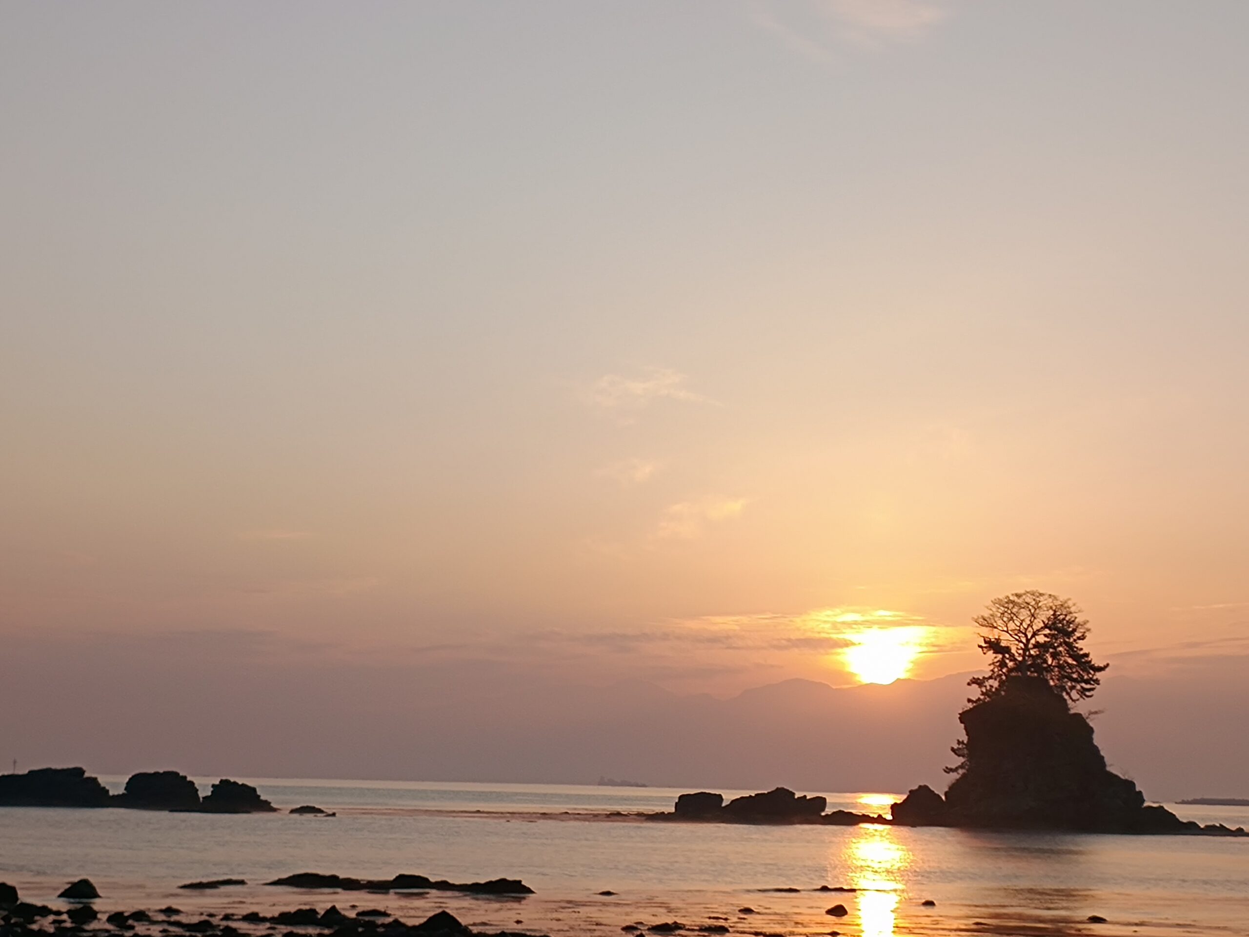「ただ君に晴れ」MV聖地・雨晴海岸の朝日