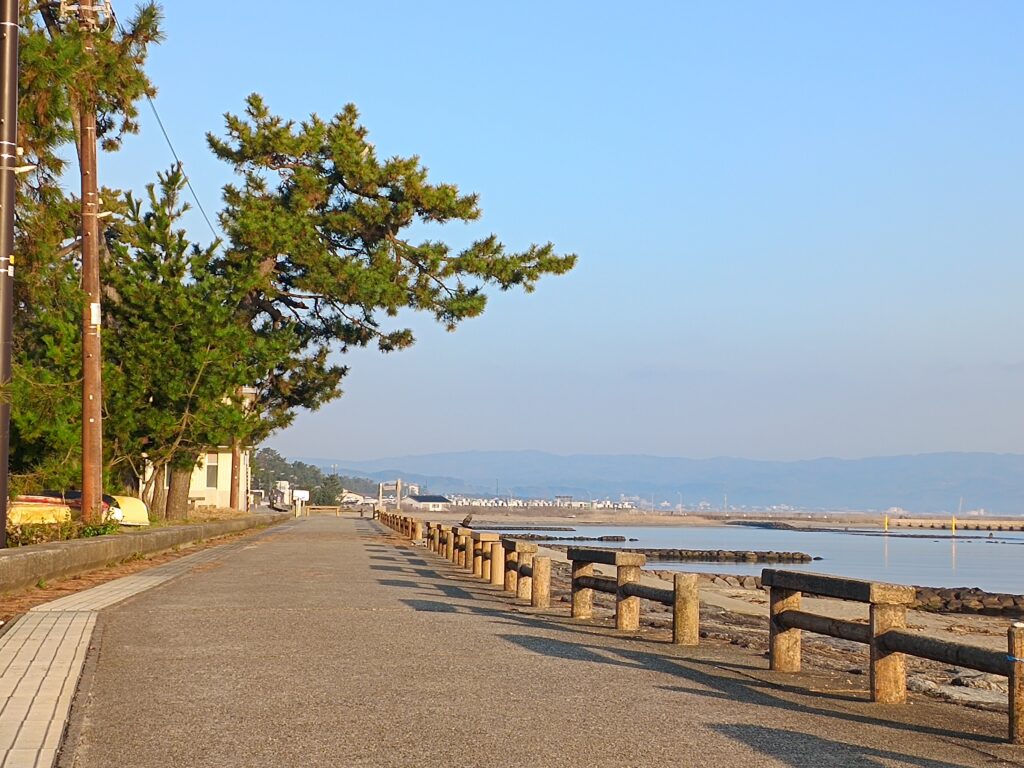 ただ君に晴れ 靴飛ばしシーンの現地写真（雨晴海岸）