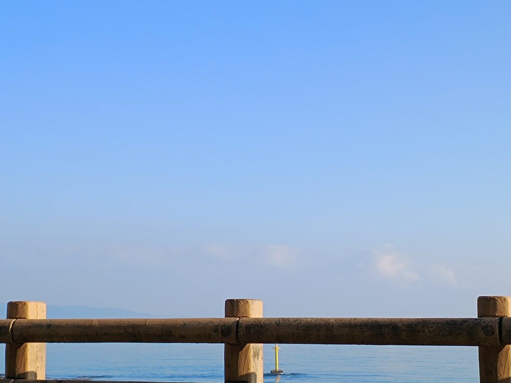 ただ君に晴れ 海を臨むシーンの現地写真（雨晴海岸）